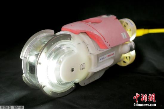 當(dāng)?shù)貢r(shí)間2017年6月15日，日本神奈川縣橫須賀市，由東芝與“國際反應(yīng)堆報(bào)廢研究開發(fā)機(jī)構(gòu)”（IRID）共同開發(fā)的新機(jī)器人公開亮相。這個(gè)長30厘米、直徑13厘米的水下機(jī)器人將被投放到福島第一核電站3號機(jī)組的反應(yīng)堆安全殼內(nèi)底部展開調(diào)查