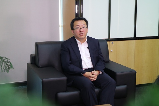 “從宏觀角度來(lái)講，民用非動(dòng)力核技術(shù)應(yīng)用發(fā)展有兩萬(wàn)億的市場(chǎng)空間，應(yīng)用十分廣泛，和國(guó)民經(jīng)濟(jì)三分之一的行業(yè)都有關(guān)系，但從下往上看，核技術(shù)發(fā)展具有階梯性，不同領(lǐng)域?qū)崿F(xiàn)產(chǎn)業(yè)化的時(shí)間、程度都不同。”7月15日，談及中國(guó)非動(dòng)力核技術(shù)應(yīng)用發(fā)展現(xiàn)狀，在接受《每日經(jīng)濟(jì)新聞》記者專訪時(shí)，中廣核技（000881，SZ）董事長(zhǎng)兼總經(jīng)理張劍鋒坦言，目前核技術(shù)領(lǐng)域在中國(guó)已大規(guī)模產(chǎn)業(yè)化的，主要是以輻照交聯(lián)電纜為核心的材料改性等少數(shù)領(lǐng)域