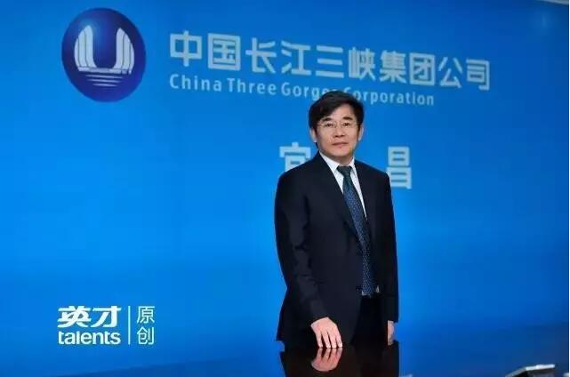 “高峽出平湖”，距離三峽大壩合龍的歷史時(shí)刻，已經(jīng)過(guò)去近20年。關(guān)于三峽工程的各種討論仍時(shí)有發(fā)生，但大壩真正的運(yùn)營(yíng)主體——中國(guó)最大的電力上市公司和全球領(lǐng)先的水電企業(yè)，長(zhǎng)江電力（600900.SH）卻顯得頗為低調(diào)