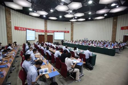 7月21日，三門(mén)核電1號(hào)機(jī)組順利通過(guò)首次裝料前核安全綜合檢查，為三門(mén)核電1號(hào)機(jī)組首次裝料打下堅(jiān)實(shí)的基礎(chǔ)。本次檢查從7月17日開(kāi)始，由國(guó)家環(huán)保部副部長(zhǎng)、國(guó)家核安全局局長(zhǎng)劉華帶隊(duì)，是對(duì)三門(mén)核電1號(hào)機(jī)組土建、安裝、調(diào)試、生產(chǎn)準(zhǔn)備等過(guò)程的一次全面檢查，也是1號(hào)機(jī)組首次裝料前最關(guān)鍵的一次檢查