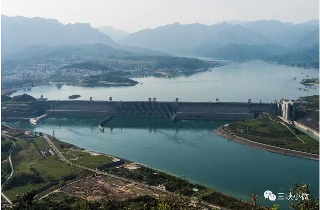 近期，長江進(jìn)入了汛期，三峽等重大工程在抗洪防災(zāi)方面起到了重大作用，三峽庫區(qū)以及干、支流的水生態(tài)環(huán)境狀況也備受關(guān)注。國家水專項(xiàng)“十二五”三峽項(xiàng)目“不同水位運(yùn)行下水環(huán)境問題診斷及安全保障研究”課題也公布了最新研究成果，在超大型水庫生態(tài)環(huán)境演化的科學(xué)認(rèn)知等方面獲得創(chuàng)新性突破