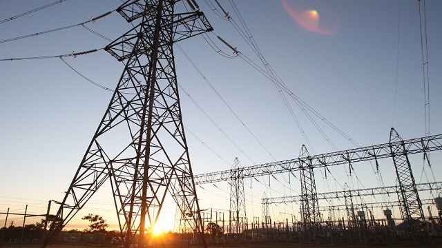 7月24日21點(diǎn)07分，南通電網(wǎng)調(diào)度負(fù)荷達(dá)750.13萬千瓦，和去年666.75萬千瓦的最高調(diào)度負(fù)荷相比，同比增長12.5%。據(jù)悉，這已是南通電網(wǎng)年內(nèi)第8次創(chuàng)出歷史新高