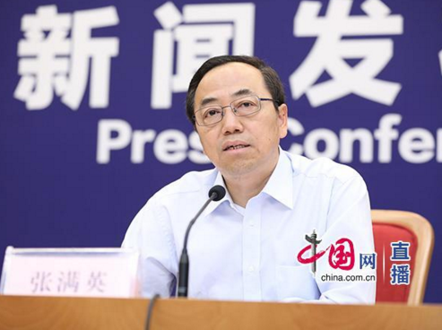 國家發(fā)改委今日召開新聞發(fā)布會，介紹輸配電價改革及價格市場化程度測算有關(guān)情況。國家發(fā)改委價格司巡視員張滿英表示，國家采取措施緩解實體經(jīng)濟困難，從電價方面來講，今年是輸配電價改革力度最大的一年，上半年完成兩批涉及26個省，完成降價380億