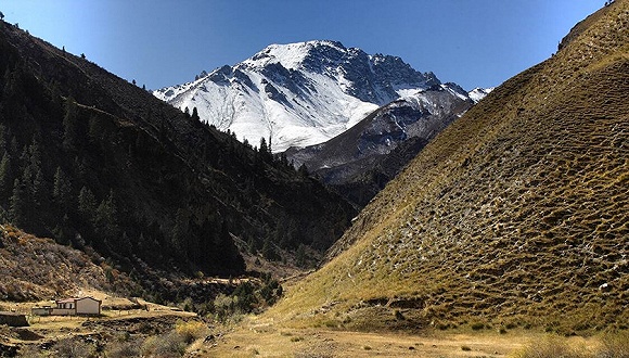 據(jù)甘肅日報報道，甘肅省7月25日公開中央環(huán)境保護(hù)督察整改方案，根據(jù)整改方案，對位于祁連山自然保護(hù)區(qū)內(nèi)的礦山企業(yè)、水電開發(fā)項目和旅游基礎(chǔ)設(shè)施全面復(fù)核排查評估，堅決依法整改，直到問題徹底解決。整改方案指出，2017年甘肅省將停止祁連山自然保護(hù)區(qū)內(nèi)的所有探采礦活動，2018年底前全面清理退出，2020年前全面消除自然保護(hù)區(qū)內(nèi)礦山地質(zhì)環(huán)境問題