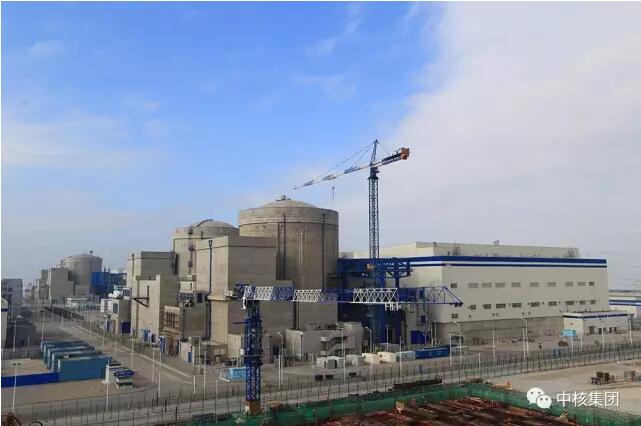7月29日18時09分，在海上絲綢之路的起點，中核集團福清核電4號機組成功并網(wǎng)發(fā)電，至此福清核電一期工程4臺機組全面建成并網(wǎng)發(fā)電。這將進一步滿足華東地區(qū)用電需求，為我國調(diào)整能源結(jié)構(gòu)與改善環(huán)境做出積極貢獻；同時還將為“華龍一號”全球首堆示范工程建設(shè)運營提供經(jīng)驗借鑒，進一步助力加快中國核工業(yè)“走出去”步伐