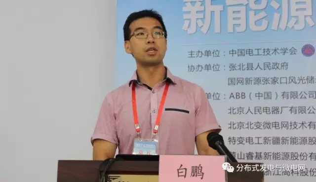演講人系特變電工新疆新能源股份有限公司新能源研究院HVDC總監(jiān)（本文根據(jù)“2017第六屆新能源發(fā)電系統(tǒng)技術(shù)創(chuàng)新大會”演講PPT編輯而成）一、新能源使用帶來的挑戰(zhàn)（1）新能源利用上面臨的問題（2）智能電網(wǎng)1.優(yōu)化能源結(jié)構(gòu)，推動新能源的發(fā)展和利用，改進(jìn)能源輸送和使用的效率和可靠性。2.智能電網(wǎng)里的關(guān)鍵技術(shù)                     
                        二、柔性直流輸電的特點(diǎn)（1）什么是柔性直流輸電？（2）柔直的基本拓?fù)浣Y(jié)構(gòu)（3）直流輸電的特點(diǎn)
