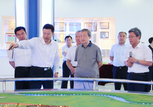 7月30日，中共中央政治局委員、國務(wù)院副總理馬凱赴中核北方核燃料元件有限公司視察指導(dǎo)工作。國務(wù)院常務(wù)副秘書長丁學(xué)東，工業(yè)與信息化部副部長、國防科工局局長唐登杰，內(nèi)蒙古自治區(qū)黨委常委、包頭市委書記張院忠陪同視察