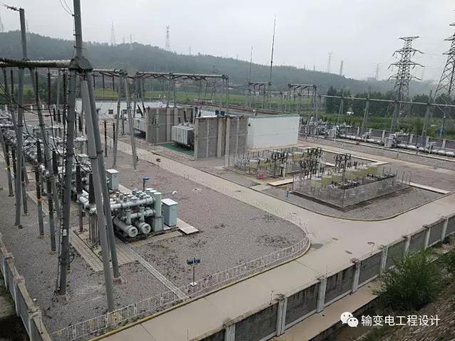 根據(jù)變電站的運(yùn)行環(huán)境和檢修維護(hù)成本，按照“安全可靠、技術(shù)先進(jìn)、經(jīng)濟(jì)合理”原則，展開(kāi)對(duì)GIS設(shè)備戶內(nèi)外布置對(duì)比分析。首先從GIS設(shè)備安裝、運(yùn)行及維護(hù)等方面分析GIS設(shè)備在高海拔、重污染地區(qū)戶內(nèi)外兩種不同運(yùn)行條件下的故障率和維護(hù)周期；其次明確GIS設(shè)備30年壽命周期內(nèi)零部件在戶內(nèi)外兩種不同運(yùn)行條件下的壽命，以及GIS設(shè)備在戶內(nèi)外兩種不同運(yùn)行條件下的檢修周期；結(jié)合變電站的運(yùn)行環(huán)境和檢修維護(hù)成本，進(jìn)行以下比較