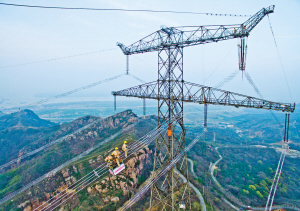  連日來(lái)，多地出現(xiàn)高溫天氣，使得電網(wǎng)負(fù)荷持續(xù)攀升，多地電網(wǎng)最大負(fù)荷創(chuàng)下歷史新高。尤其是江蘇，11次刷新歷史記錄，日最高負(fù)荷沖破1億千瓦，成為國(guó)家電網(wǎng)系統(tǒng)首個(gè)負(fù)荷破億的省級(jí)電網(wǎng)