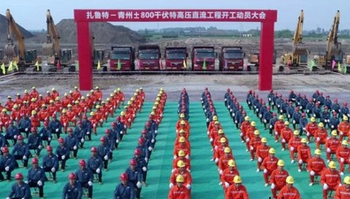 8月1日，記者從國網(wǎng)青州供電公司了解到，青州市緊抓“外電入魯”大電網(wǎng)對接機(jī)遇，加快項目建設(shè)步伐，全力服務(wù)青州經(jīng)濟(jì)社會發(fā)展大局。 青州電網(wǎng)是全省“西電東送”樞紐，同時也是國家特高壓電網(wǎng)的重要承接地