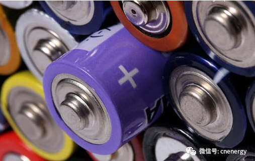 動(dòng)力電池回收利用發(fā)展將迎來(lái)新的發(fā)展機(jī)遇。近日，國(guó)家標(biāo)準(zhǔn)委發(fā)布了312項(xiàng)國(guó)家標(biāo)準(zhǔn)的公告，其中涉及汽車動(dòng)力電池的國(guó)標(biāo)就有3項(xiàng)，分別為GB/T34013-2017《電動(dòng)汽車用動(dòng)力蓄電池產(chǎn)品規(guī)格尺寸》、GB/T34014-2017《汽車動(dòng)力蓄電池編碼規(guī)則》、GB/T34015-2017《車用動(dòng)力電池回收利用余能檢測(cè)》