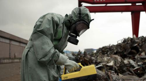 據(jù)日媒報(bào)道，關(guān)于6月發(fā)生的日本原子能研究開(kāi)發(fā)機(jī)構(gòu)“大洗研究開(kāi)發(fā)中心”(位于茨城縣大洗町)作業(yè)人員遭體內(nèi)核輻射事故，原子能規(guī)制委員會(huì)本月2日召開(kāi)例會(huì)，暫行評(píng)估為按事故嚴(yán)重程度從低到高分為8個(gè)等級(jí)(第0級(jí)至第7級(jí))的“國(guó)際核事件分級(jí)表”(INES)第2級(jí)(異常事態(tài))。 據(jù)報(bào)道，日本原子能規(guī)制委員會(huì)嚴(yán)厲地認(rèn)定了作業(yè)人員吸入放射性物質(zhì)钚的異常事態(tài)