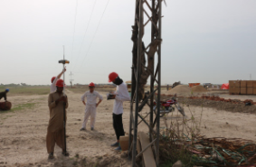 巴基斯坦默—拉±660千伏輸電工程建設(shè)現(xiàn)場在50攝氏度高溫下，技術(shù)人員開展巴基斯坦默—拉±660千伏輸電工程勘測。7月12日，巴西美麗山二期±800千伏特高壓換流站工程初步設(shè)計(jì)順利通過第三方權(quán)威機(jī)構(gòu)評(píng)審，這是國內(nèi)特高壓直流輸電技術(shù)初步設(shè)計(jì)評(píng)審經(jīng)驗(yàn)運(yùn)用到海外項(xiàng)目的創(chuàng)新實(shí)踐，此舉對(duì)美麗山二期工程順利推進(jìn)具有里程碑意義