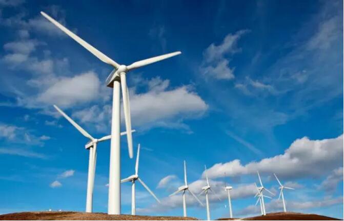 日變化對風(fēng)電場與電網(wǎng)的協(xié)調(diào)和良性發(fā)展有一定的影響，本文針對廣西省復(fù)雜地形分析其風(fēng)速日變化規(guī)律。來源：微信公眾號“計鵬新能源” ID：jipengxinnengyuan 1資料和處理方法本文選取了廣西地區(qū)測風(fēng)時間滿一年，缺測、不合理數(shù)據(jù)較少的測風(fēng)塔數(shù)據(jù)作為代表進(jìn)行分析