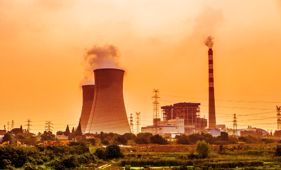 當(dāng)前電力行業(yè)困境與煤電關(guān)系尚未理順、電力體制改革尚未到位、電網(wǎng)建設(shè)滯后等因素直接相關(guān)，我國(guó)電力市場(chǎng)建設(shè)尚處于起步階段，剛開(kāi)始放開(kāi)發(fā)電、售電環(huán)節(jié)，調(diào)峰補(bǔ)償、價(jià)格響應(yīng)等市場(chǎng)機(jī)制尚未建立。有部分中長(zhǎng)期雙邊交易，尚未建立現(xiàn)貨市場(chǎng)，新能源邊際成本低的優(yōu)勢(shì)難以體現(xiàn)，跨省跨區(qū)輸送新能源的現(xiàn)貨市場(chǎng)機(jī)制還處于研究階段