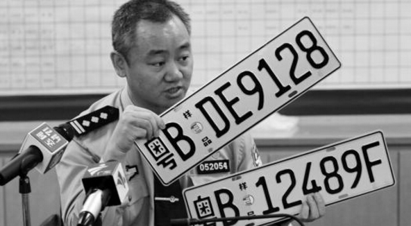 從公安部獲悉，公安部將在全國(guó)范圍內(nèi)逐步推廣應(yīng)用新能源汽車(chē)專(zhuān)用號(hào)牌。2016年起，公安部啟動(dòng)了新能源汽車(chē)專(zhuān)用號(hào)牌式樣設(shè)計(jì)和試點(diǎn)工作