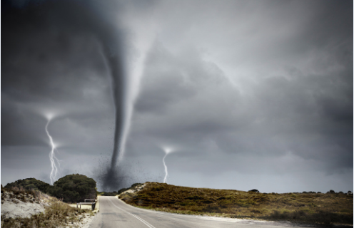8月11日，內(nèi)蒙古自治區(qū)赤峰境內(nèi)發(fā)生龍卷風(fēng)災(zāi)害，造成4條10千伏線路，53個(gè)臺(tái)區(qū)停運(yùn)，涉及停電用戶3763戶。災(zāi)情發(fā)生后，國(guó)家電網(wǎng)赤峰供電公司立即啟動(dòng)應(yīng)急預(yù)案，應(yīng)急指揮中心統(tǒng)一指揮調(diào)度，組織人員第一時(shí)間趕赴受災(zāi)現(xiàn)場(chǎng)，核查電力設(shè)施受災(zāi)情況，并分別向受災(zāi)地點(diǎn)派駐發(fā)電車或發(fā)動(dòng)機(jī)進(jìn)行應(yīng)急電源保障，同時(shí)連夜組織開(kāi)展應(yīng)急搶修