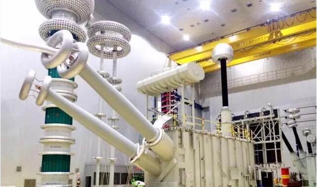 今日國網(wǎng)北京經(jīng)濟技術(shù)研究院、瑞典ABB、駐廠監(jiān)造組共同見證下，山東電工電氣所屬山東電力（輸變電）設(shè)備公司為錫盟-泰州±800千伏特高壓直流輸電工程泰州站生產(chǎn)的最后一臺高端換流變壓器，一次性通過全部出廠試驗，各項指標(biāo)符合技術(shù)協(xié)議要求。至此，泰州站8臺產(chǎn)品全部一次試驗成功