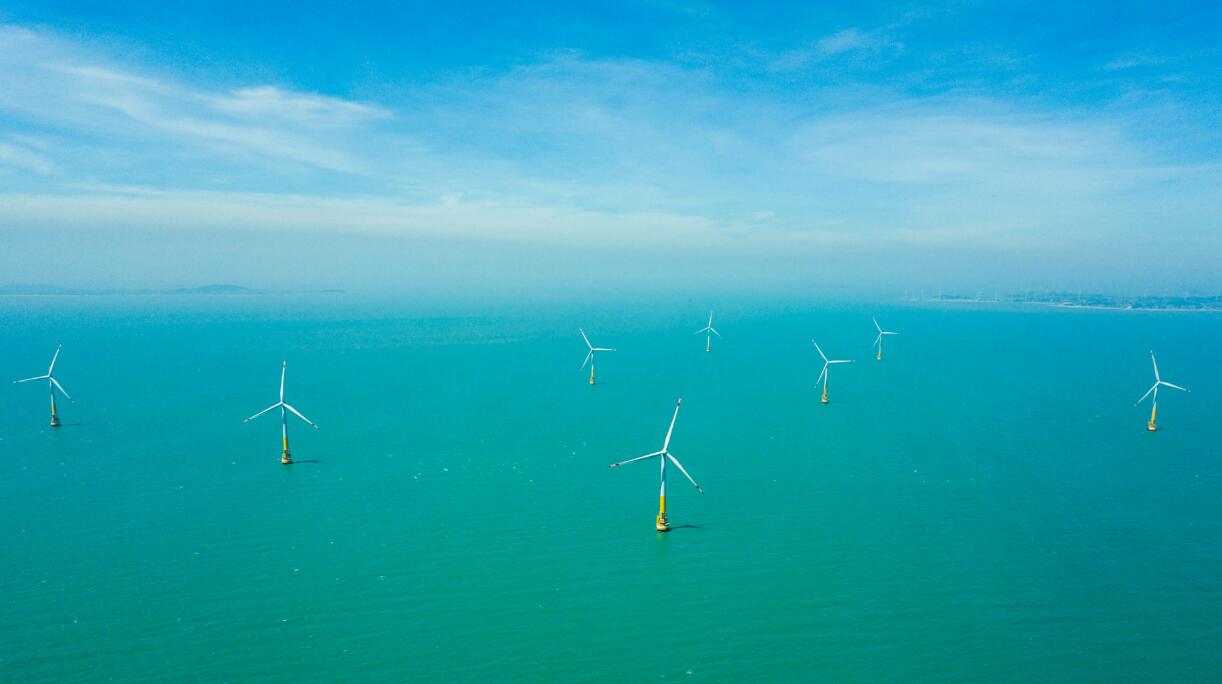 近年來，福建省著力發(fā)展海上風電項目，核準建設(shè)省內(nèi)首個海上風電場項目——中閩福建莆田平海灣海上風電場項目。該項目二期工程獲金磚國家新開發(fā)銀行20億元人民幣的主權(quán)貸款