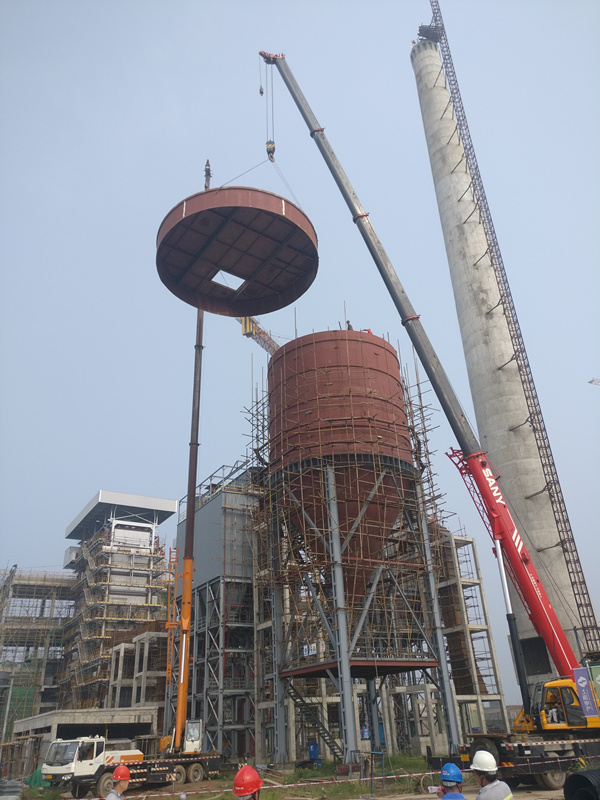 2017年08月05日12時，中國能建安徽電建二公司承建的淮北杜集區(qū)生物質熱能發(fā)電項目鋼灰?guī)祉敳可w板吊裝就位完成。鋼灰?guī)焐喜客搀w直徑10m，共5層壁板，1層承重圈梁，最重壁板為6t