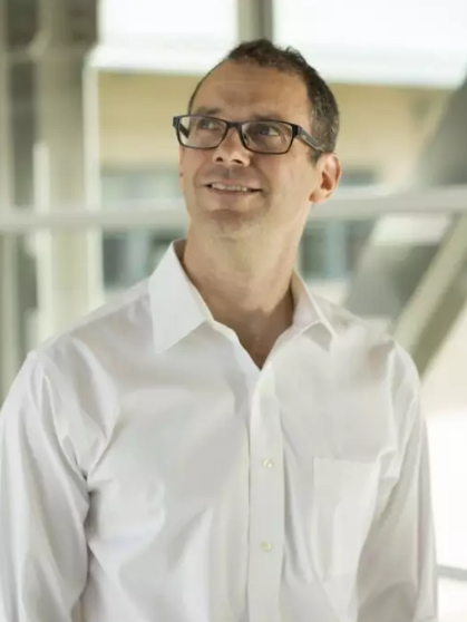  在一個(gè)月之前，我們報(bào)道了曾在 2016 年入選《麻省理工科技評論》“全球 50 家最聰明公司”的儲能電池創(chuàng)業(yè)公司 Aquion Energy  瀕臨破產(chǎn)的故事。當(dāng)時(shí)，我們還有感于全球儲能市場的風(fēng)云詭譎，并為這家業(yè)界黑馬的猝然倒下而不勝唏噓