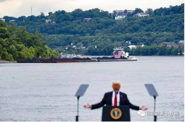 特朗普在競選過程中一直高調(diào)宣稱重振美國煤炭工業(yè)，直到今年6月7日在辛辛那提的一次演講時還以運煤船為背景，表示要動用美國聯(lián)邦電力法（U.S. Federal Power Act）中的條款（Section 202c）保護煤電廠。 聯(lián)邦電力法的這一條款允許能源部在電力供應(yīng)受到威脅的緊急情況下（如戰(zhàn)爭或自然災(zāi)害）進行干預(yù)，以行政措施對受到威脅的電力企業(yè)實施保護