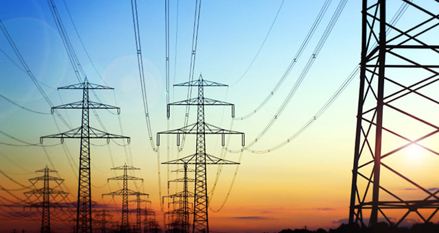 強(qiáng)臺(tái)風(fēng)“天鴿”剛造成嚴(yán)重風(fēng)雨災(zāi)害，正值救災(zāi)復(fù)產(chǎn)關(guān)鍵時(shí)期，臺(tái)風(fēng)“帕卡”接踵而來。“帕卡”于8月27日9時(shí)前后在廣東省江門臺(tái)山市東南部沿海登陸，影響區(qū)域與“天鴿”基本重疊，兩個(gè)臺(tái)風(fēng)的疊加效應(yīng)對(duì)電網(wǎng)等基礎(chǔ)設(shè)施造成嚴(yán)重沖擊