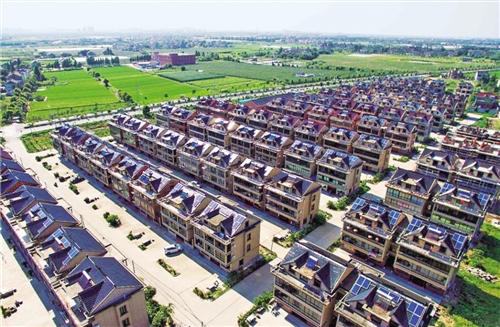 簡單來說，城市能源互聯(lián)網(wǎng)是以電為中心的城市各類能源互聯(lián)互通、綜合利用、優(yōu)化共享的平臺。城市能源互聯(lián)網(wǎng)建設(shè)是以智能電網(wǎng)為基礎(chǔ)，以“互聯(lián)網(wǎng)+”為手段，以電能為主體載體的綠色低碳、安全高效的現(xiàn)代能源生態(tài)系統(tǒng)