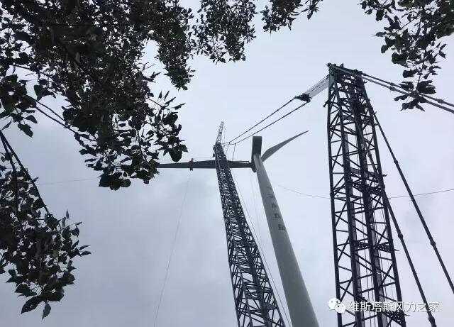 8月29日傍晚，一臺塔筒高度137米的維斯塔斯V110-2.0 MW 風(fēng)機(jī)在山東菏澤成功完成安裝。這標(biāo)志著中國風(fēng)電行業(yè)項目級（非樣機(jī)）塔筒高度新紀(jì)錄誕生