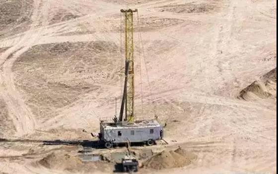 今年6月，中國國家主席習(xí)近平訪問哈薩克斯坦期間，中華人民共和國和哈薩克斯坦共和國聯(lián)合聲明：“拓展和深化核能領(lǐng)域合作，推動(dòng)和平利用核能領(lǐng)域的合作項(xiàng)目。”在哈薩克斯坦首都阿斯塔納舉行的2017阿斯塔納世博會(huì)上，中國兩大核電巨頭——中核集團(tuán)和中廣核均表示要參與開發(fā)哈薩克斯坦的鈾礦和核電站市場