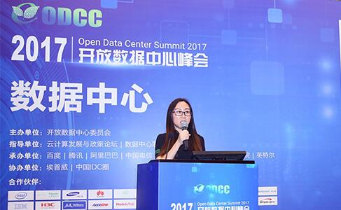 我們知道電力能源是我們所有社會活動和經濟活動的原動力，作為輸送電力能源的供配電系統(tǒng)，它是保障數據中心一切設施的根基，保障數據中心7×24小時不間斷運行安全的基石。對于數據中心供配電系統(tǒng)基礎設施而言，我們可以從兩個維度來看它的應用場景，其中一個維度我們叫電氣運營場景，包括從中壓輸入到末端負載，施耐德電氣提供的產品和解決方案，可以覆蓋從低壓、高壓、精密配電電氣運營場景