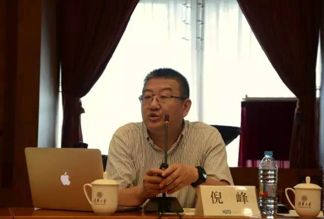 為破解充電困境，探索新技術(shù)發(fā)展，中國電動汽車百人會于8月23日在清華大學(xué)舉辦了2017年第五期“電動汽車熱點(diǎn)問題系列研討會”，細(xì)分純電動乘用車面向大功率充電的高壓系統(tǒng)技術(shù)挑戰(zhàn)與發(fā)展前景、電動汽車無線充電技術(shù)、探索可持續(xù)發(fā)展的充電業(yè)態(tài)三個主題，探討充電困境與技術(shù)發(fā)展。以下為此次研討會發(fā)言嘉賓南京南瑞集團(tuán)國際部副主任倪峰的發(fā)言精編：大功率充電的需求是非常明確的，無論國內(nèi)外，商用車、出租車、網(wǎng)約車等車輛都有非常急切、迫切的需求