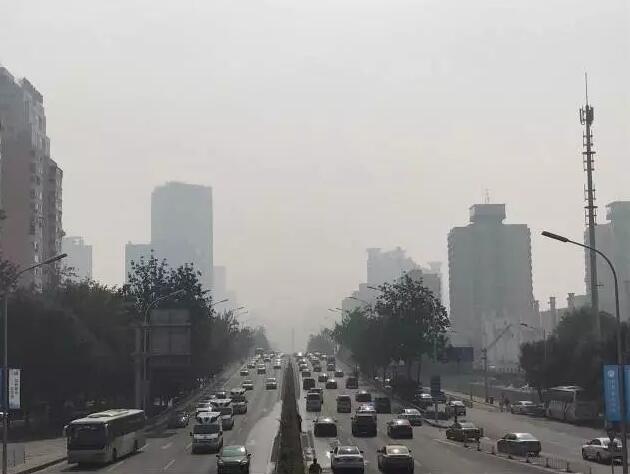 質疑源于兩年前一篇爆紅網文《環(huán)保工程師眼里的霧霾真相》。爭論引起了決策層的重視