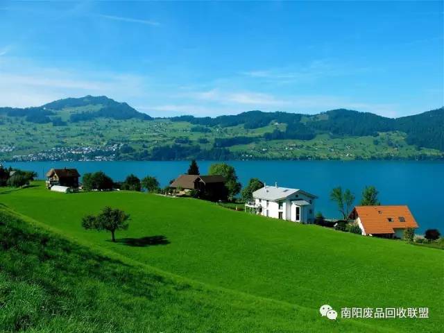 在一份媒體公告中，它把瑞士譽為“廢品回收領(lǐng)域值得效仿的楷模，極高的回收利用率讓其他歐洲國家望塵莫及。”隨后發(fā)布的政策文件為該機構(gòu)抵制即將付諸公投的動議進一步奠定了基礎(chǔ)，某商業(yè)游說團體發(fā)布的資訊圖表一一羅列出各國的廢品回收率，最終得出結(jié)論：放眼全球，瑞士可謂是當(dāng)之無愧的廢品回收“世界冠軍”