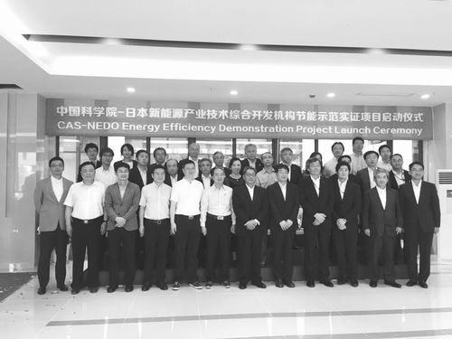 24小時運轉(zhuǎn)的科研大樓有望節(jié)能40%。7月20日，由中國科學(xué)院和日本新能源產(chǎn)業(yè)技術(shù)綜合開發(fā)機構(gòu)(NEDO)共建的節(jié)能示范大樓正式啟動實證運轉(zhuǎn)