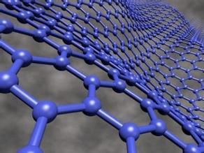 有多位業(yè)內(nèi)人士斷言，未來(lái)3到5年，石墨烯專(zhuān)利訴訟如同沒(méi)有硝煙的戰(zhàn)爭(zhēng)會(huì)時(shí)常發(fā)生。這主要是因?yàn)?，很多企業(yè)的國(guó)際專(zhuān)利布局意識(shí)薄弱，不懂如何運(yùn)用這把“利器”自我保護(hù)