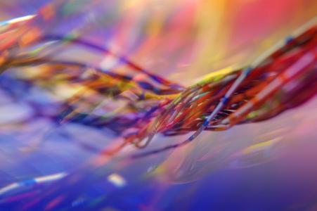 國際市場研究機構MarketsandMarkets日前發(fā)布報告稱，2017年，全球電纜復合材料市場（包括鹵化聚合物和非鹵化聚合物）收益有望達到113.6億美元，預計到2022年，這一數據將增至164.2億美元，期間年復合增率達到7.7%。建筑和汽車工業(yè)需求增長是促進這一市場穩(wěn)定發(fā)展的主要因素