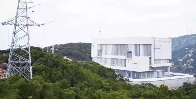 “這是坐落在青澳灣上的世界第一個多端柔性直流輸電示范工程--南澳±160千伏多端柔性直流輸電示范工程。”由國資委主辦的“中央企業(yè)貫徹落實新發(fā)展理念深入實施創(chuàng)新驅(qū)動發(fā)展戰(zhàn)略大力推動雙創(chuàng)工作成就展”9月14日開幕