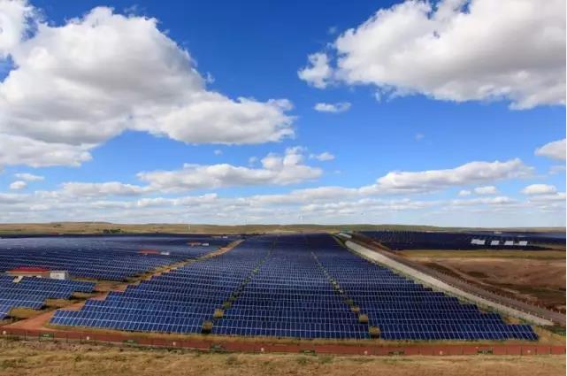 2017年8月，是中共中央、國務院《關(guān)于深化國有企業(yè)改革的指導意見》(下稱《指導意見》)印發(fā)兩周年。在中國國企改革史上，這份文件有著劃時代意義，是習近平總書記領(lǐng)導下新一輪國企改革的綱領(lǐng)性文件