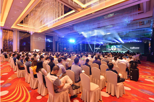 近日，全球能效管理和自動化領(lǐng)域的專家施耐德電氣成功舉辦創(chuàng)新峰會-廈門站活動，并在會議現(xiàn)場預發(fā)布了全新TeSysGV4電動機斷路器。作為TeSys電動機斷路器家族新成員，該產(chǎn)品繼承了施耐德電氣TeSysGV系列優(yōu)異產(chǎn)品結(jié)構(gòu)和卓越性能，擁有EverLink™專利接線技術(shù)和NFC（近場通信）功能，實現(xiàn)多種附件一鍵式內(nèi)嵌安裝，為設備提供更加安全、可靠、高效、智能的解決方案，助力軌道交通、石油石化、起重、電梯、暖通空調(diào)等行業(yè)客戶創(chuàng)造更大價值