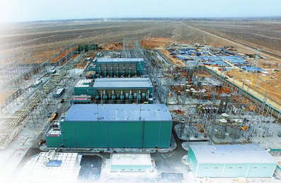 
            	由國核電力院設計的酒泉±800千伏換流站，將于2017年4月全站整體投運。近五年來，承擔設計工作513人次，開展外業(yè)工作500人次，跑壞工裝鞋400多雙，耗費汽油量1萬多噸，用過25800個快餐盒，特高壓線路里程比地球半徑還要長2000多千米，投運后的用電量將滿足不少于4100萬人用電需求，減排二氧化碳量超過24230萬噸……這樣一組數(shù)據(jù)，正是國核電力院人在特高壓領域所付出的努力與艱辛