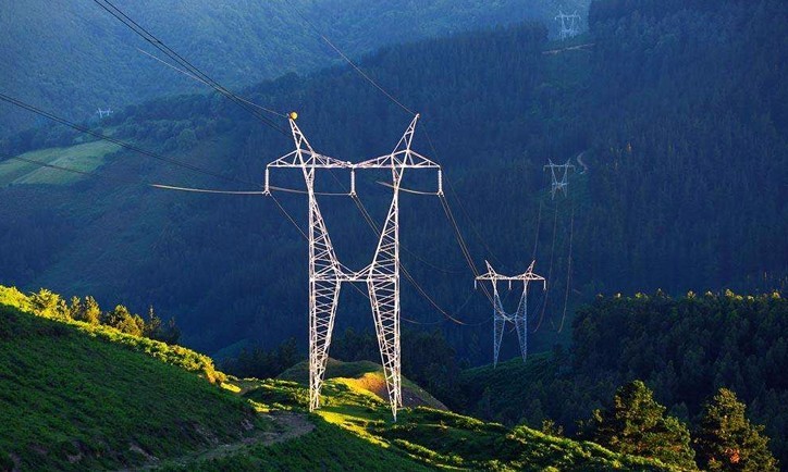 
            	根據(jù)市場研究報告網(wǎng)站reportbuyer.com發(fā)布的報告，2016年全球高壓直流輸電市場價值67.9億美元，預計到2023年達115.2億美元，期間年復合增率達7.31%。市場增長得益于若干因素，如電網(wǎng)中電壓源換流器技術的整合有利于系統(tǒng)安全，歐洲能源政策的自由化，以及核電站和燃煤電廠退役