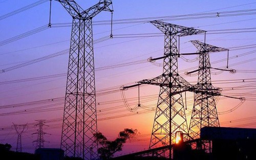 
            	　　近期，國(guó)家能源局副局長(zhǎng)鄭柵潔表示，國(guó)家能源局即將完成“十三五”能源規(guī)劃和電力規(guī)劃的編制，電力行業(yè)綠色低碳發(fā)展將是貫穿“十三五”全局的重點(diǎn)工作。“十三五”全局重點(diǎn)工作發(fā)展綠色低碳的電力行業(yè)　　根據(jù)中國(guó)電力企業(yè)聯(lián)合會(huì)預(yù)測(cè)，2020年前中國(guó)電力需求仍將處于中速增長(zhǎng)，按照國(guó)民經(jīng)濟(jì)“十三五”規(guī)劃目標(biāo)，預(yù)計(jì)2020年全社會(huì)用電量將達(dá)到7萬(wàn)億千瓦時(shí)，“十三五”年均增長(zhǎng)4