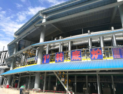 
            	剛剛進入9月，京城就遭遇了霧霾的“襲擊”，讓人不禁對今年秋冬季節(jié)的空氣質(zhì)量平添了幾分擔憂。應(yīng)對霧霾污染、改善空氣質(zhì)量的首要任務(wù)是控制PM2．5總量，從源頭上減少大氣污染物排放