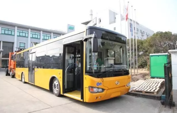 據(jù)報道，由上海企業(yè)主導(dǎo)的中國行業(yè)標(biāo)準(zhǔn)《超級電容電動城市客車供電系統(tǒng)》，已轉(zhuǎn)化為以色列國家標(biāo)準(zhǔn)頒布并實(shí)施。這是中國電動汽車行業(yè)首次被發(fā)達(dá)國家直接采用的技術(shù)標(biāo)準(zhǔn)，也是我國新能源汽車開發(fā)領(lǐng)域唯一被海外市場認(rèn)可的行業(yè)標(biāo)準(zhǔn)