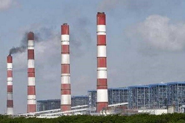 
            	印度恰蒂斯加爾邦環(huán)境保護(hù)委員會（CGECB）已經(jīng)發(fā)出通知，要求巴林鋁業(yè)關(guān)閉位于該邦Korba地區(qū)的1200兆瓦火電廠。通知書中還提到，由于其粉煤灰壩墻遭到破壞，灰漿水將排入工廠附近的Belgiri nullah運河，最終進(jìn)入Hasdeo河，污染河水