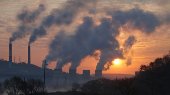 
            	根據(jù)聯(lián)合國(guó)環(huán)境規(guī)劃署的新報(bào)告，通過(guò)政治領(lǐng)導(dǎo)、高級(jí)別承諾及當(dāng)?shù)匦袆?dòng)，全球污染是可控制、可避免的。聯(lián)合國(guó)環(huán)境規(guī)劃署：全球污染可控制、可避免報(bào)告稱，各國(guó)政府、企業(yè)及公民需要采取更多行動(dòng)來(lái)削減污染問(wèn)題帶來(lái)的消極影響，尤其是貧困及環(huán)境脆弱