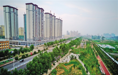 




　　圖為汝州市建設(shè)路一角。 吳改紅攝
　　近年來，河南省汝州市深入推行政府和社會(huì)資本合作的PPP模式，在社會(huì)資金的推動(dòng)下，汝州城市面貌發(fā)生了巨大變化，市民生活不斷改善，特色產(chǎn)業(yè)不斷壯大