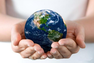 
            	去年下半年以來，我國環(huán)保領(lǐng)域不斷深化，頂層設(shè)計(jì)的完善將巨大的壓力傳至工業(yè)領(lǐng)域，使工業(yè)環(huán)保迎來十多年來的新一輪高峰期。隨著工業(yè)環(huán)保的關(guān)注度提升，工業(yè)固廢處理行業(yè)的市場空間有望進(jìn)一步打開，并向萬億規(guī)模挺近，前景大好