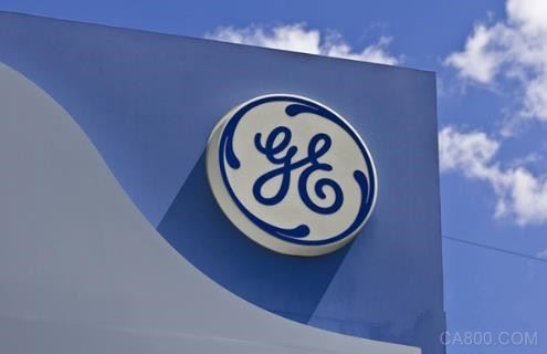 
                    
	智能時代、機(jī)器人及數(shù)字化的沖擊下，制造業(yè)也在調(diào)整思維、改善流程、運(yùn)用新技術(shù)并構(gòu)建新的商業(yè)模式，其中就不乏GE這樣的技術(shù)型集團(tuán)。近期，它已開始收購并創(chuàng)建適合制造業(yè)使用的機(jī)器人及無人機(jī)公司、布局開放式的云平臺，讓自己的產(chǎn)品和技術(shù)更值錢